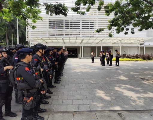 Brimob Polda Metro Jaya Amankan Aksi Bela Palestina di Sekitar Kedubes AS