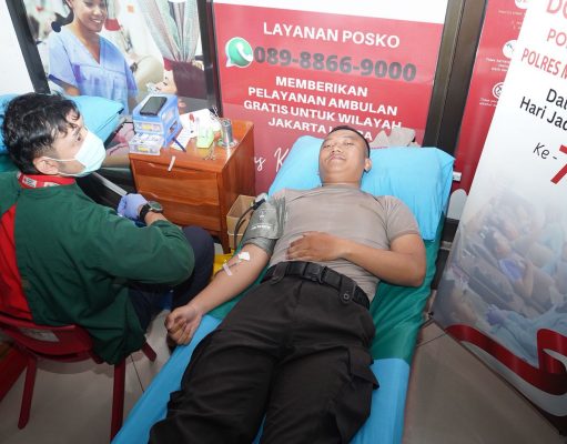 Wakapolres Metro Jakut Pimpin Donor Darah dalam Rangka Hari Jadi ke-74 Humas Polri