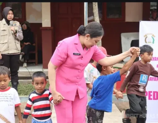 Trauma Healing untuk Anak – anak di Pengungsian Dampak Erupsi Gunung Semeru