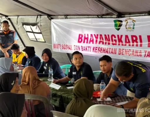 Jaga Kesehatan Warga Terdampak Longsor Banjarnegara Polda Jateng Berikan Pelayanan Kesehatan Gratis