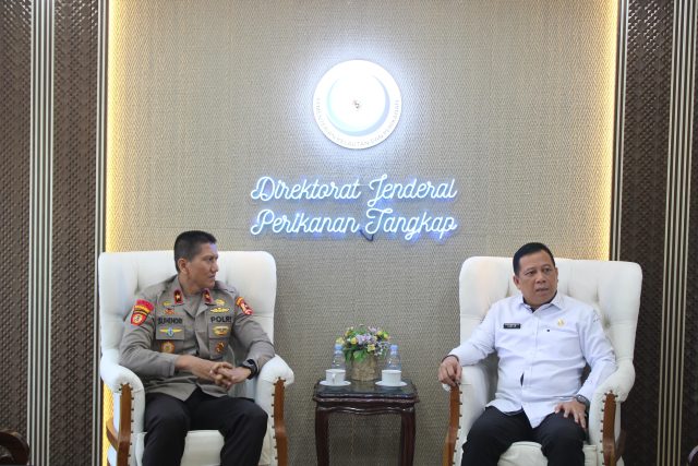 Dirpamobvit Korsabhara Baharkam Polri, Brigjen Pol. Suhendri, S.H., S.I.K., M. PSDM, dan Direktur Kepelabuhan Perikanan, Dr. Ady Candra, S.Pi., M.Si.,