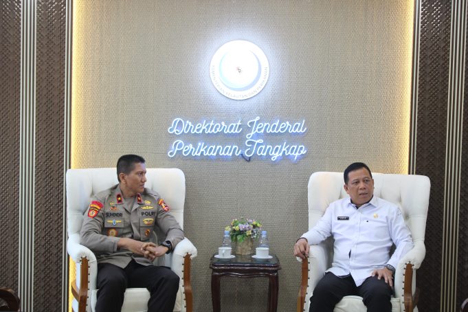 Dirpamobvit Korsabhara Baharkam Polri, Brigjen Pol. Suhendri, S.H., S.I.K., M. PSDM, dan Direktur Kepelabuhan Perikanan, Dr. Ady Candra, S.Pi., M.Si.,
