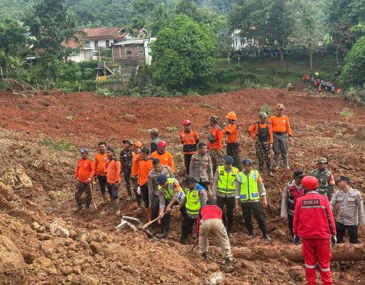 Longsor Cibeunying Cilacap 21 Warga Tertimbun, Polri Kerahkan 155 Personel, 4 Anjing Pelacak