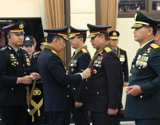 Kapolri Pimpin Upacara Penganugerahan Tanda Kehormatan Bintang Bhayangkara Pratama