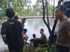 Polisi Selamatkan Seorang Anak yang Hampir Tenggelam Secara Dramatis