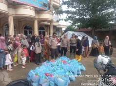 PJU Polda Sumbar Distribusikan Bantuan untuk Ibu dan Balita Terdampak Banjir Bandang di Nanggalo
