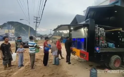 Krisis Air Bersih Pasca Banjir Tapanuli Tengah, Water Treatment Brimob Polda Sumut Jadi Penyelamat