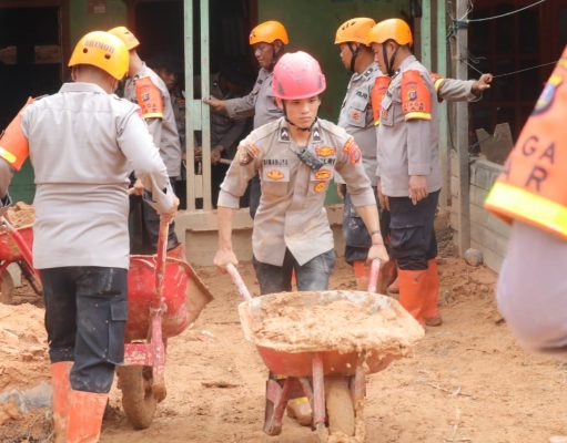 Polda Sumut Turun Percepat Pemulihan Pasca Longsor, Akses Tarutung–Sibolga Mulai Terbuka