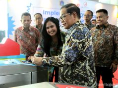 Pramono Resmikan QRIS Tap dan Ruang Baca di Stasiun LRT Pegangsaan Dua