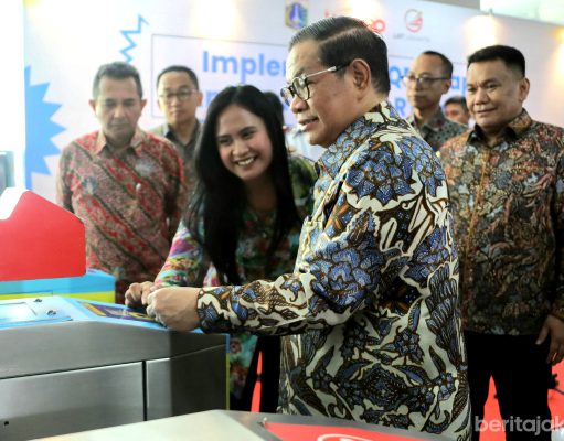 Pramono Resmikan QRIS Tap dan Ruang Baca di Stasiun LRT Pegangsaan Dua