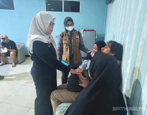 Tim Psikologi Polda Metro Berikan Pendampingan untuk Keluarga Korban Kebakaran Terra Drone