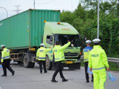 Libur Nataru 2025/2026, Korlantas Lakukan Penyekatan Kendaraan Sumbu Tiga di Akses Masuk Tol Cikampek