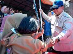 Presiden Prabowo Tinjau Posko Pengungsian Banjir di Aceh Tenggara, Sapa Anak-anak dan Dengarkan Keluhan Warga