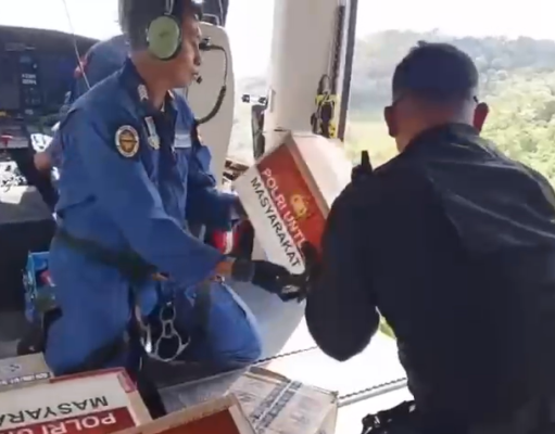 Dengan Airdrop Polri Lanjutkan Distribusi Bantuan Bencana ke Taput dan Tapteng