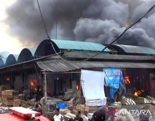 Pasar Induk Kramat Jati Kebakaran, 350 Kios Habis Terbakar