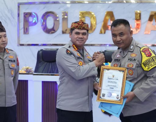 Bripka Toto Heryanto, Bhabinkamtibmas ‘Tangan Emas’ Subang Diguyur Penghargaan Langsung Oleh Plt. Dirbinmas Kombes Pol Hendra Rochmawan S.I.K., M.H