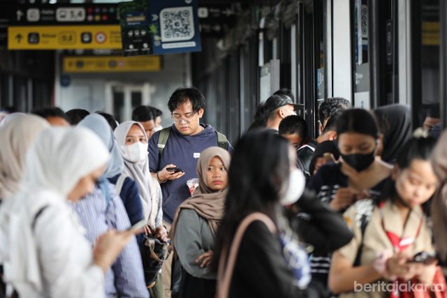 Jakarta sebagai pusat ekonomi menjadi tempat aktivitas jutaan masyarakat dari wilayah penyangga