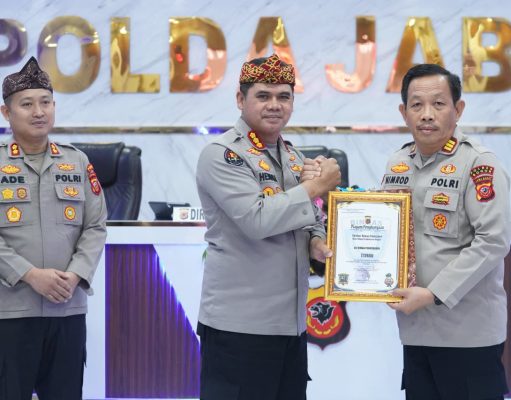 Penghargaan Bhabinkamtibmas Terbaik di Mapolda Jabar di Raih Aiptu Dede Imbar Juanda