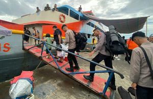 Polda Sulut Kirimkan Pasukan Bantu Penanganan Dampak Bencana Banjir Bandang Sitaro