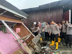 Cuaca Ekstrem Melanda Ternate, Personel Siaga dan Bantu Warga Terdampak Banjir-Longsor