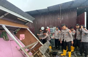 Cuaca Ekstrem Melanda Ternate, Personel Siaga dan Bantu Warga Terdampak Banjir-Longsor