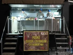 Brimob Polda Metro Jaya Dirikan Dapur Umum untuk Korban Banjir di Jakarta Utara