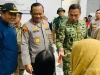 Kapolda Metro Jaya Bersama Pangdam Jaya Tinjau Langsung Pengungsi Banjir di Cilincing