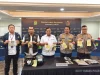 Pelaku Curanmor Bersenjata Api Diamankan Polda Metro Jaya Direktur Reserse Kriminal Umum Polda Metro Jaya Kombes Pol Iman Imannudin dan Kabidhumas Polda Metro Jaya Kombes Pol Budi Hermanto