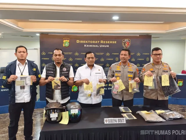 1131787 Direktur Reserse Kriminal Umum Polda Metro Jaya Kombes Pol Iman Imannudin dan Kabidhumas Polda Metro Jaya Kombes Pol Budi Hermanto