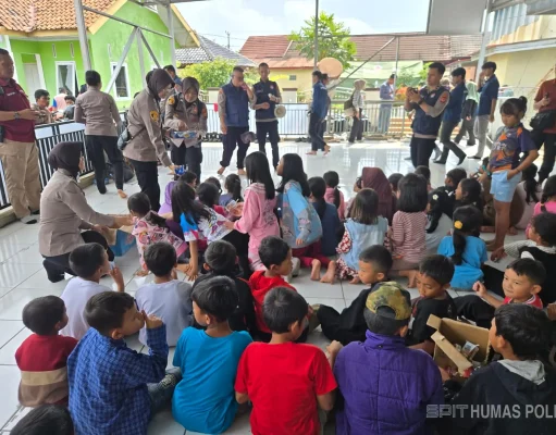 Anak-anak Korban Longsor dan Banjir Bandang di Bandung Barat Diberi Pendampingan Trauma Healing