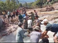 Tak Kenal Hari Libur, Polri Bersama Warga Bangun Jembatan Darurat Pascabencana di Aceh Tengah