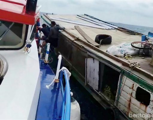 Penumpang Kapal Bocor di Perairan Pulau Payung Berhasil Diselamatkan