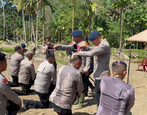 Brimob Polda Sumut Gelar Upacara Sederhana Kenaikan Pangkat di Tengah Misi Kemanusiaan