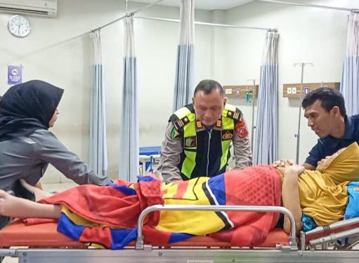 Gercep! Polresta Cirebon Selamatkan Warga di Malam Tahun Baru, Aksi Heroik Banjir Pujian