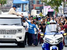 Antusiasme Masyarakat Sambut Kedatangan Presiden Prabowo dengan Meriah di Kota Balikpapan
