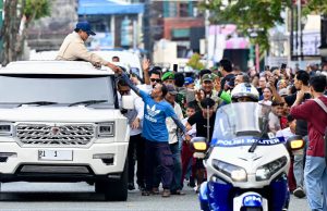 Antusiasme Masyarakat Sambut Kedatangan Presiden Prabowo dengan Meriah di Kota Balikpapan