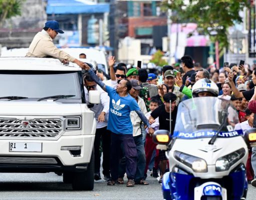 Antusiasme Masyarakat Sambut Kedatangan Presiden Prabowo dengan Meriah di Kota Balikpapan