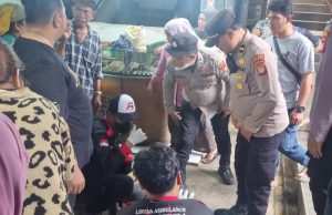 Respons Cepat Polsek Ciputat Timur Tangani Laporan Warga Perempuan Terjatuh di Pasar Ciputat