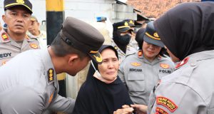 Polres Metro Bekasi Kota Kedepankan Sisi Humanis, Hadirkan Layanan Kesehatan Gratis saat Eksekusi Lahan di Pekayon