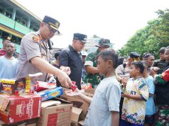 Polrestro Jakarta Utara dan Forkopimko Jakarta Utara Kunjungi Pengungsi Banjir di SDN 04 Tanjung Priok