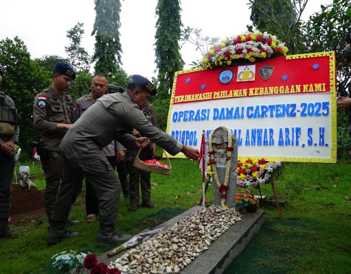Ziarah Penuh Khidmat, Resimen III Pasukan Pelopor Kenang Gugurnya Personel Satgas Damai Cartenz