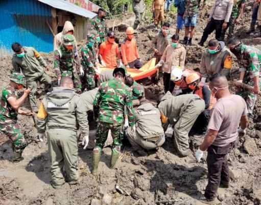 Tim Gabungan Berhasil Evakuasi Satu Korban Longsor di Manggarai Timur, Polda NTT Sampaikan Duka Mendalam