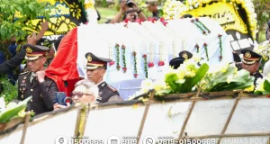 Pemakaman Meriyati Hoegeng Dilakukan dengan Upacara Kebesaran Polri