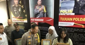 Mahasiswi di Jogja Terima Penghargaan dari Polisi Kejar hingga Jambret Tersungkur