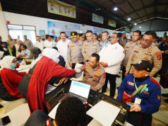 Kapolri Ikut Donor Darah saat Hadiri Baksos HUT ke-53 Buruh KSPSI