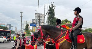 Patroli Berkuda Den Turangga Korsabhara Atur Arus Lalu Lintas di Margonda Raya Depok