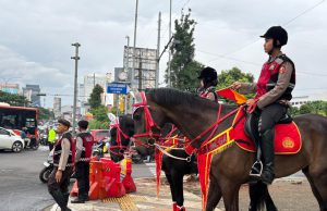 Polisi Satwa Korsabhara Baharkam Polri Gelar Patroli Berkuda di Margonda Depok