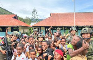 Satgas Ops Damai Cartenz 2026 Latih Disiplin dan Karakter Siswa SD Dondobaga di Mulia