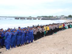 Kapolda Bali dan 5.000 Relawan Satukan Langkah Bersihkan Pantai Kedonganan