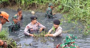 TNI-Polri Bersama Warga Kerja Bakti Serentak di 17 Kecamatan Bekasi